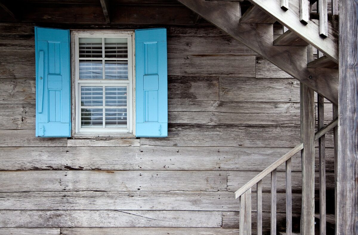 Comprendre le Vieillissement d'une Maison Ossature Bois : Durabilité et Entretien